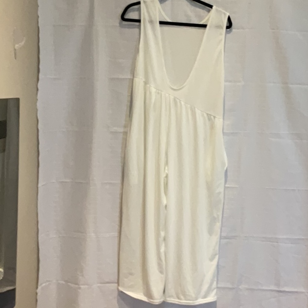 Winter White Sleeveless  Capri Jumpsuit with pockets